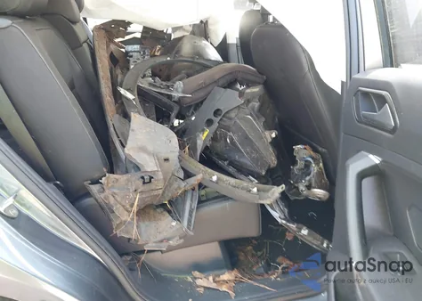 2018 Volkswagen Tiguan 2.0T Se/2.0T Sel z USA, uszkodzony, nr VIN 3VV3B7AX7JM218495